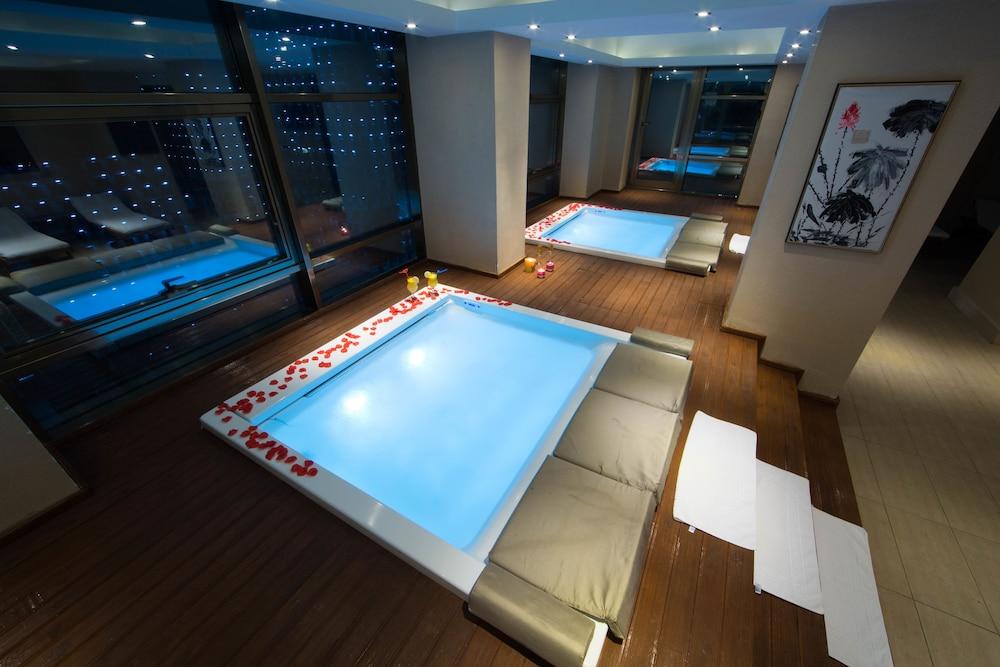 Qafqaz & Residences Hotel 4*